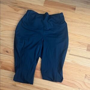 Women’s navy Lululemon leggings
